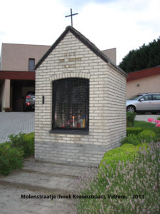 Op de hoek van de Kroonstraat en het Molenstraatje staat de kapel toegewijd aan O.L.Vrouw ter Koorts.